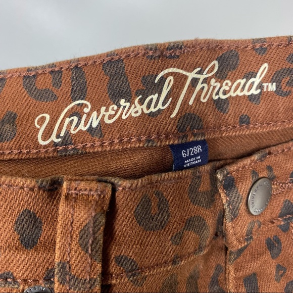 NWT UNIVERSAL THREAD Super High Rise Vintage Straight Leopard Jeans - Picture 8 of 16